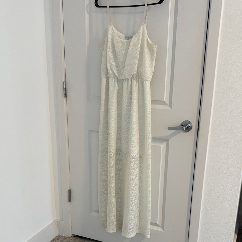 Charlotte Russe Ivory Lace Top - Picture 2 of 6